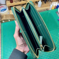 ví zip dài cầm tay thủ công handmade da bò epsom xanh rêu 1