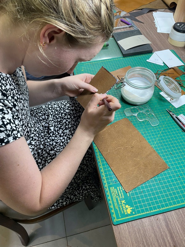 workshop làm ví da thủ công